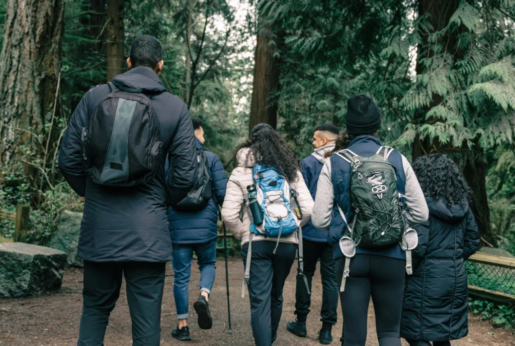 Passeggiata di gruppo nel bosco