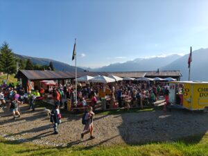 Mangia e cammina, ridendo e sorridendo - Ul Gir di Alp