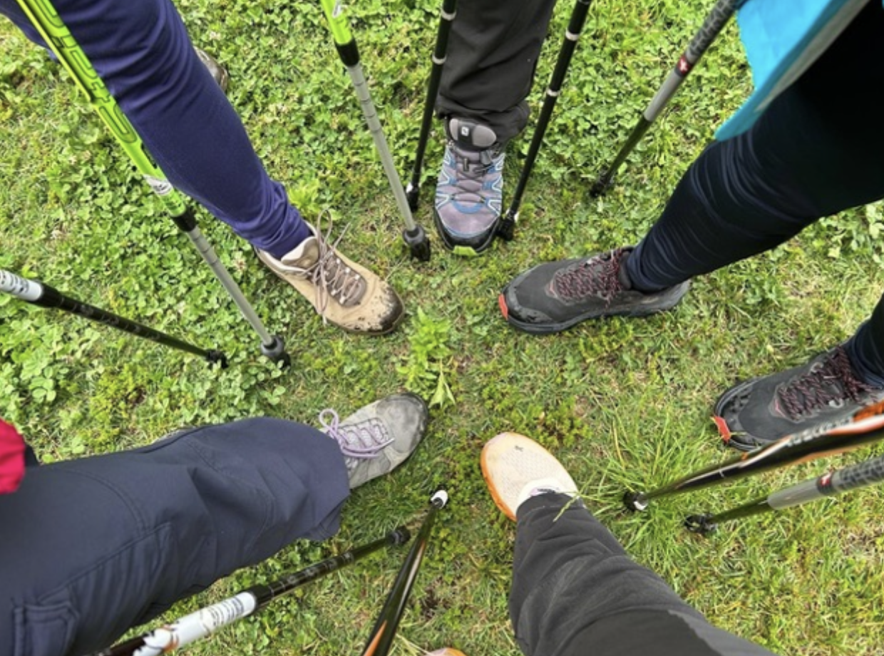 Allez Hop - Immagine dei piedi e bastoni da nordic walking
