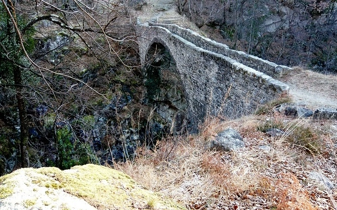 TicinoSentieri - LA FRANA DEL MTE CRENONE,IL LAGO DELLA BASSA VALLE DI BLENIO, LA BUZZA DI BIASCA