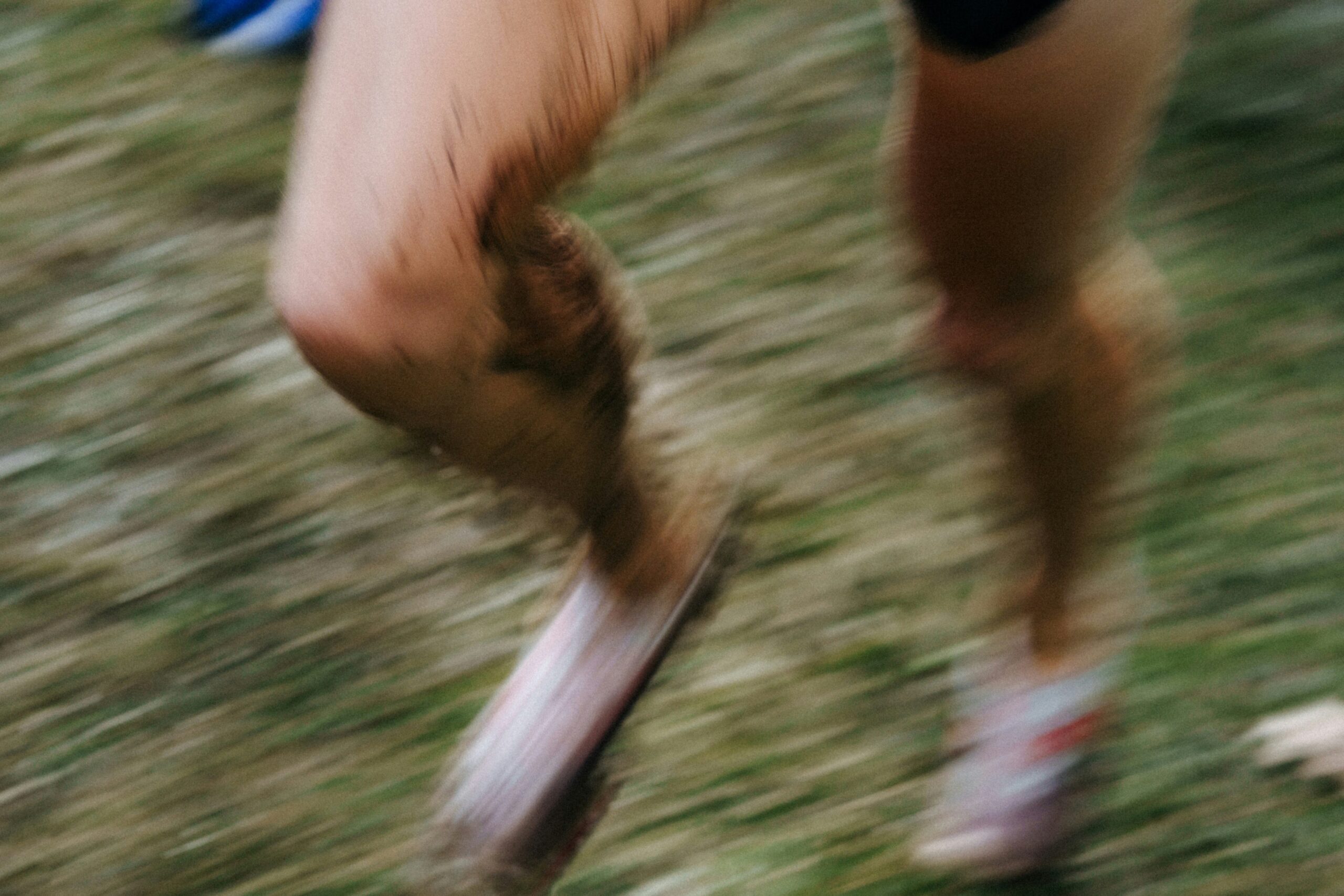 Immagine mossa di gambe durante un Trail Running in Ticino